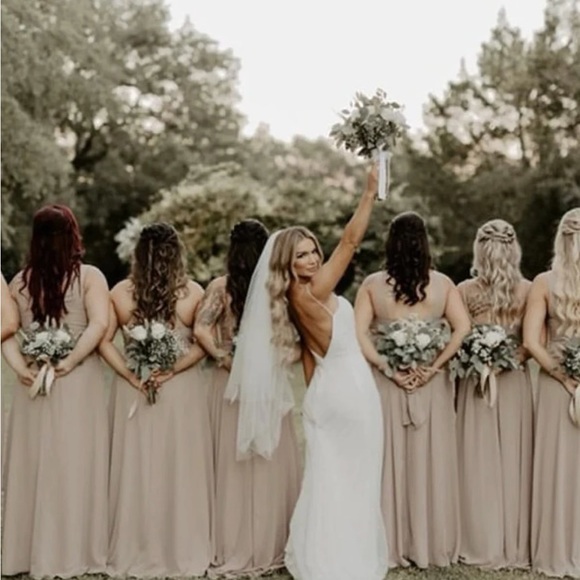 White fingertip veil bridal - Picture 2 of 5